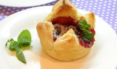 Корзиночки с начинкой из вишни