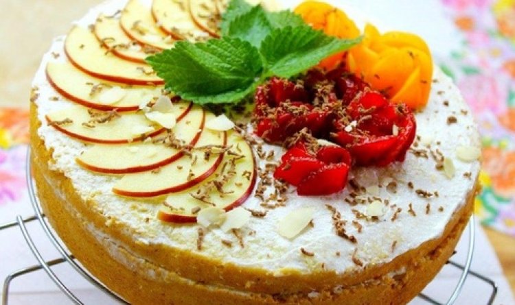 Готовим пышный бисквитный пирог с фруктами